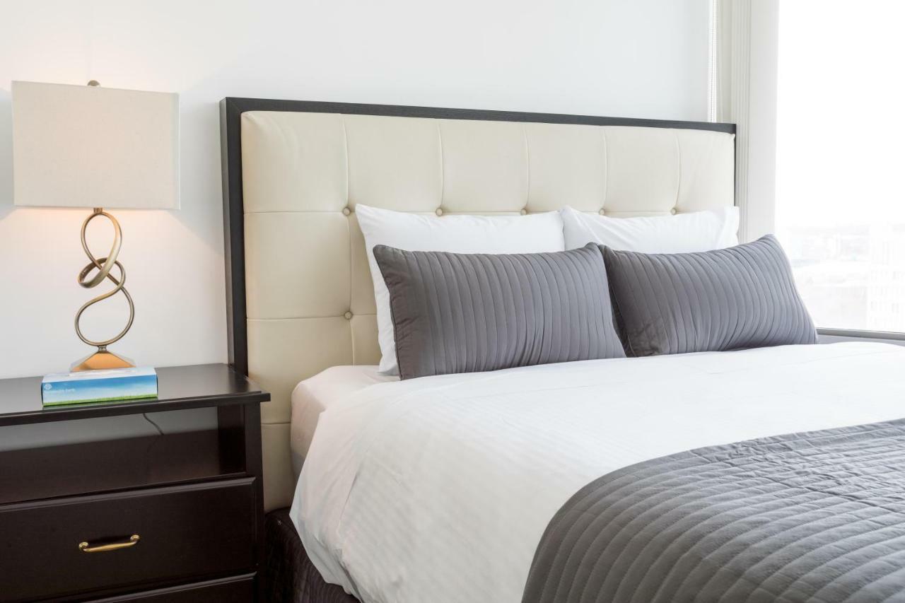 Altitude Suites Bay Street - Holiday Bonus - Free Parking Toronto Buitenkant foto
