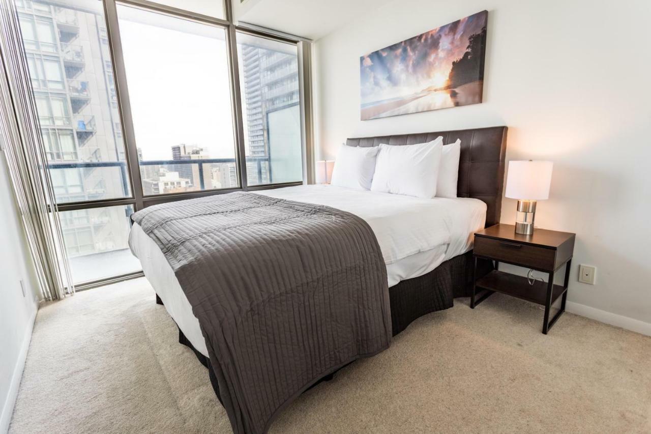 Altitude Suites Bay Street - Holiday Bonus - Free Parking Toronto Buitenkant foto
