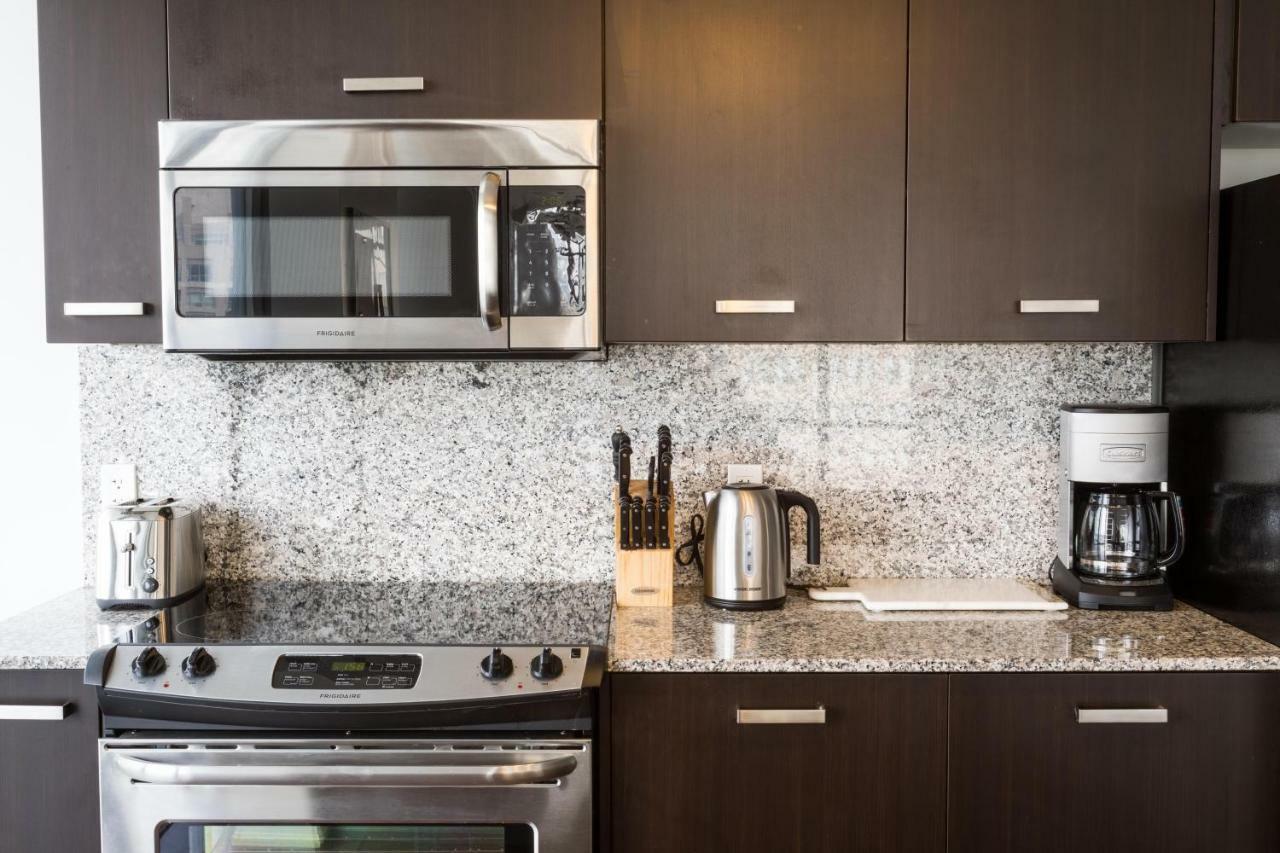 Altitude Suites Bay Street - Holiday Bonus - Free Parking Toronto Buitenkant foto
