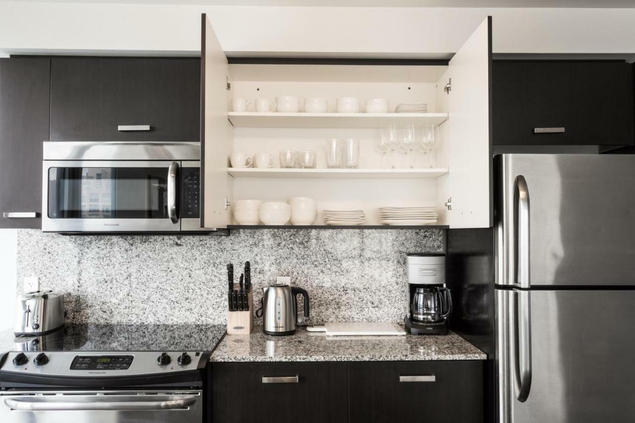 Altitude Suites Bay Street - Holiday Bonus - Free Parking Toronto Buitenkant foto