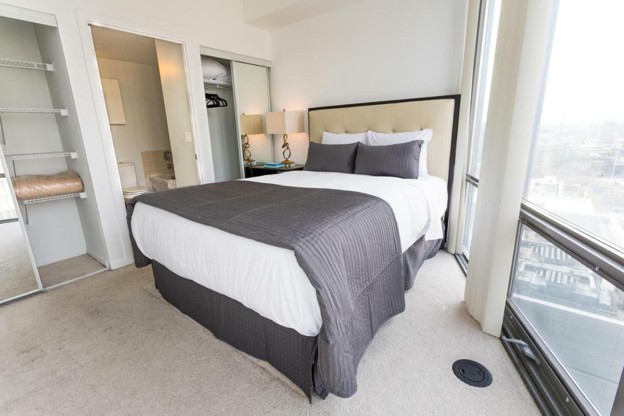 Altitude Suites Bay Street - Holiday Bonus - Free Parking Toronto Buitenkant foto