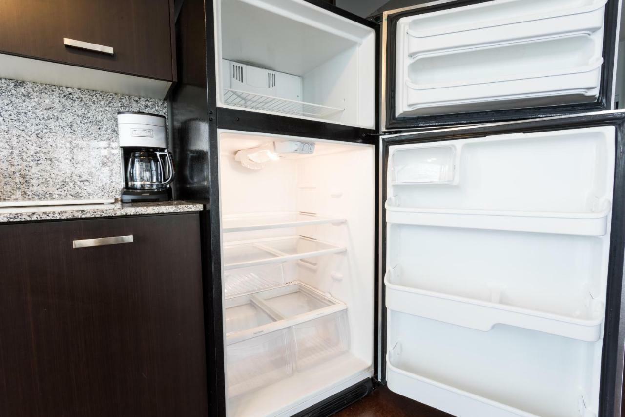 Altitude Suites Bay Street - Holiday Bonus - Free Parking Toronto Buitenkant foto