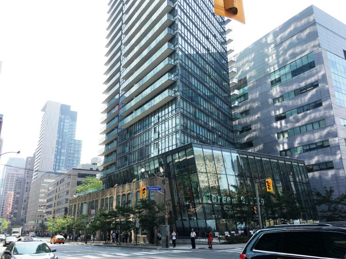Altitude Suites Bay Street - Holiday Bonus - Free Parking Toronto Buitenkant foto